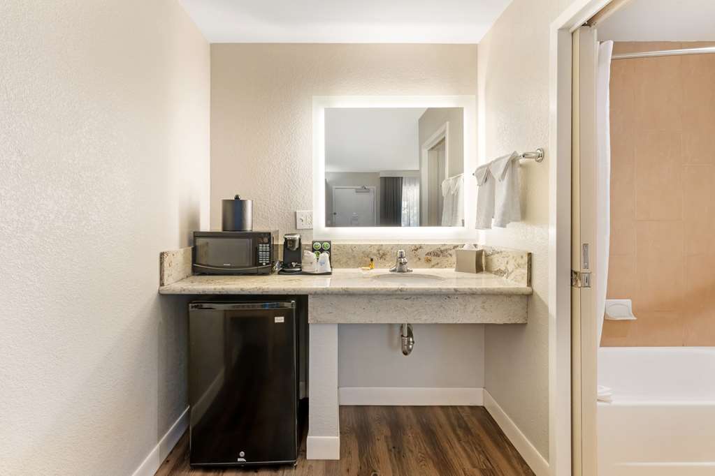 Best Western Plus Rancho Cordova Inn Image