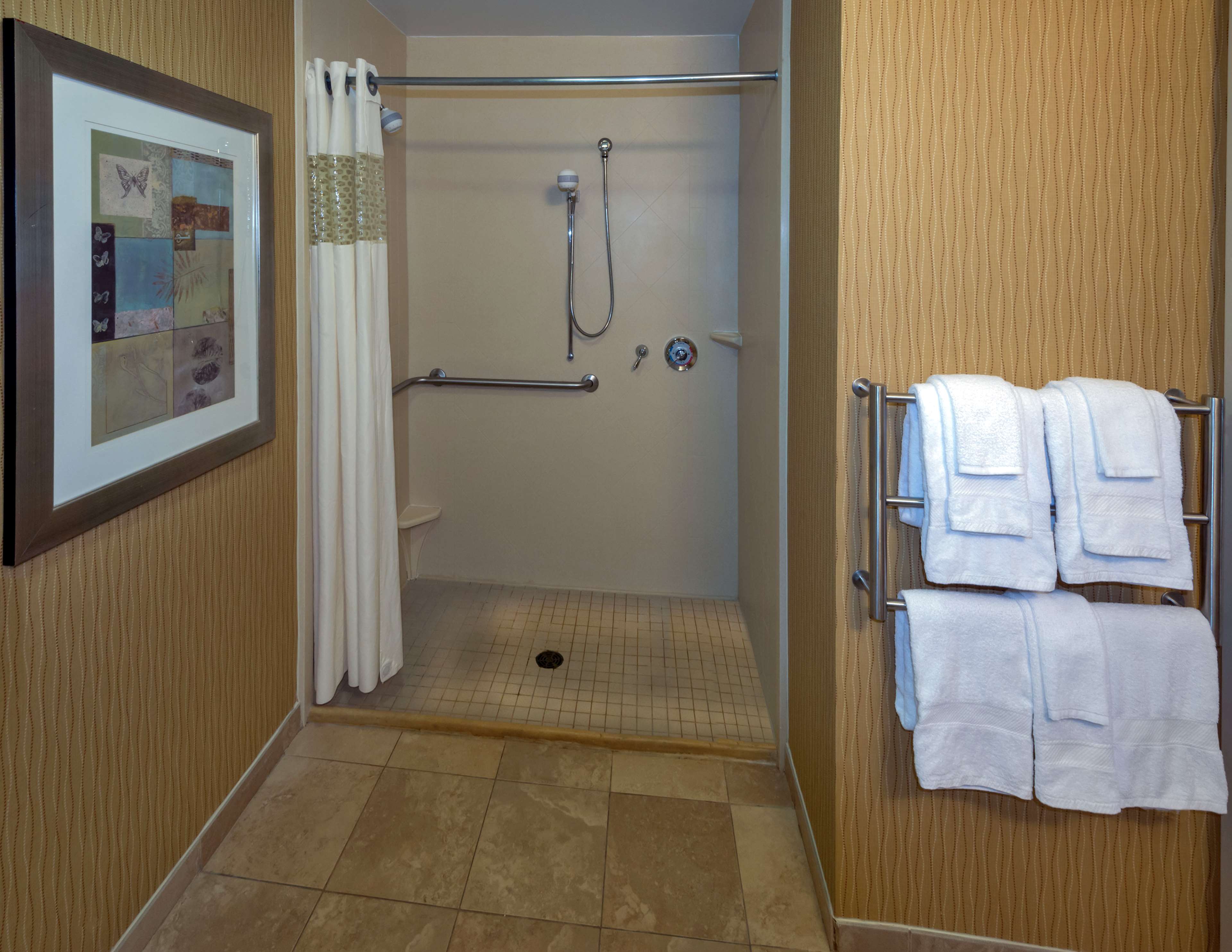 Guest room bath