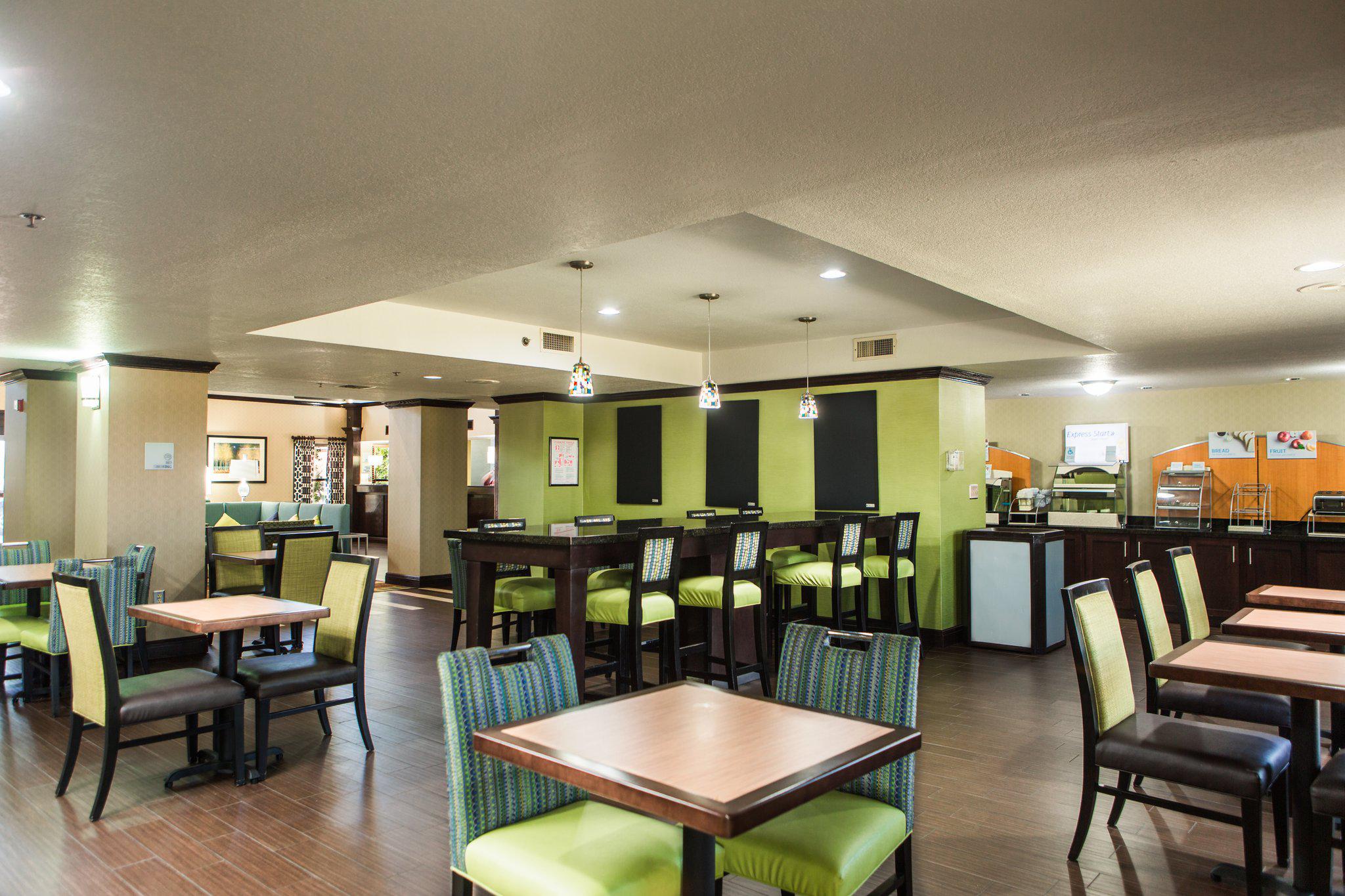 Holiday Inn Express Harlingen Photo