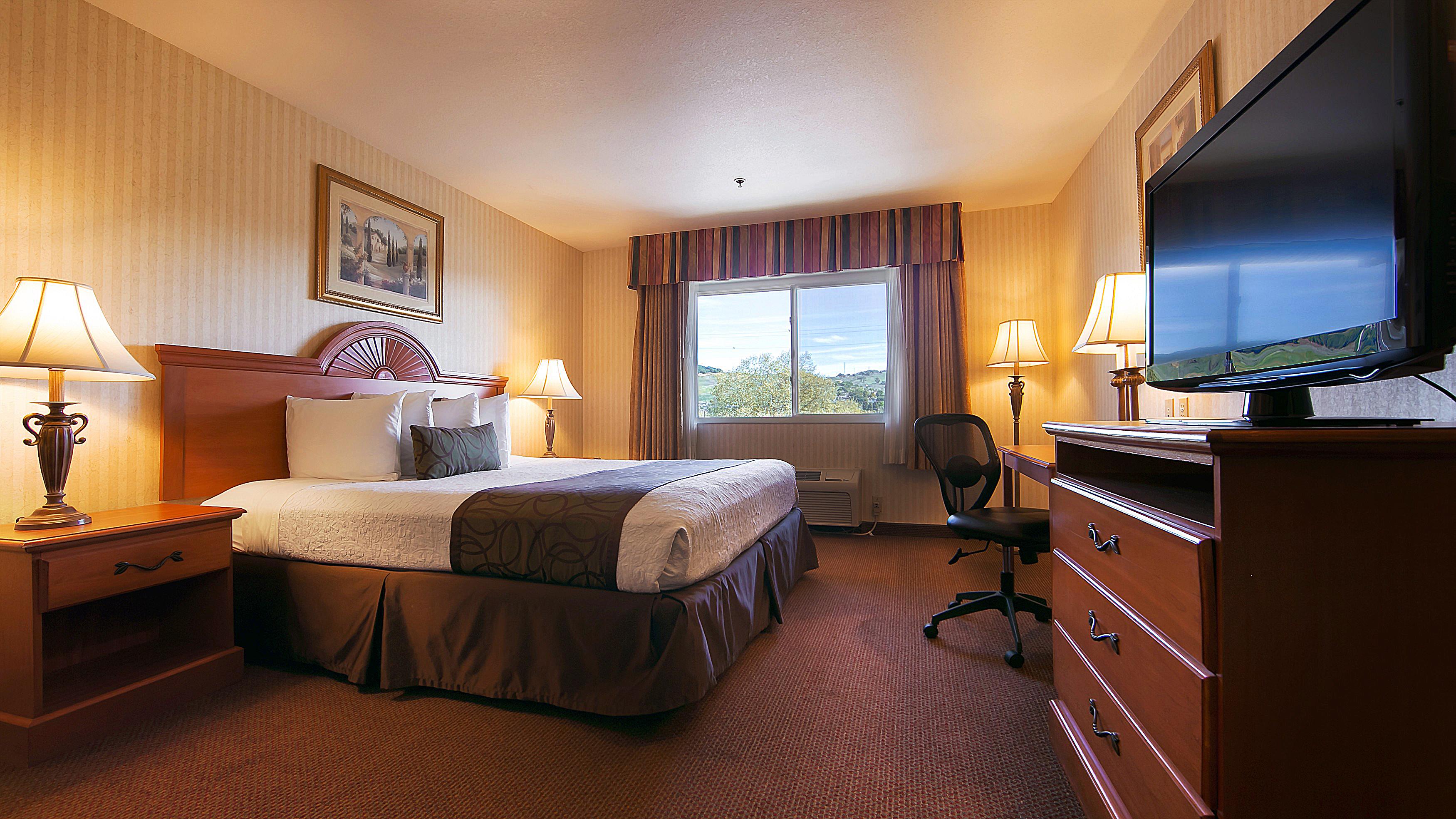 Best Western Inn & Suites At Discovery Kingdom Image
