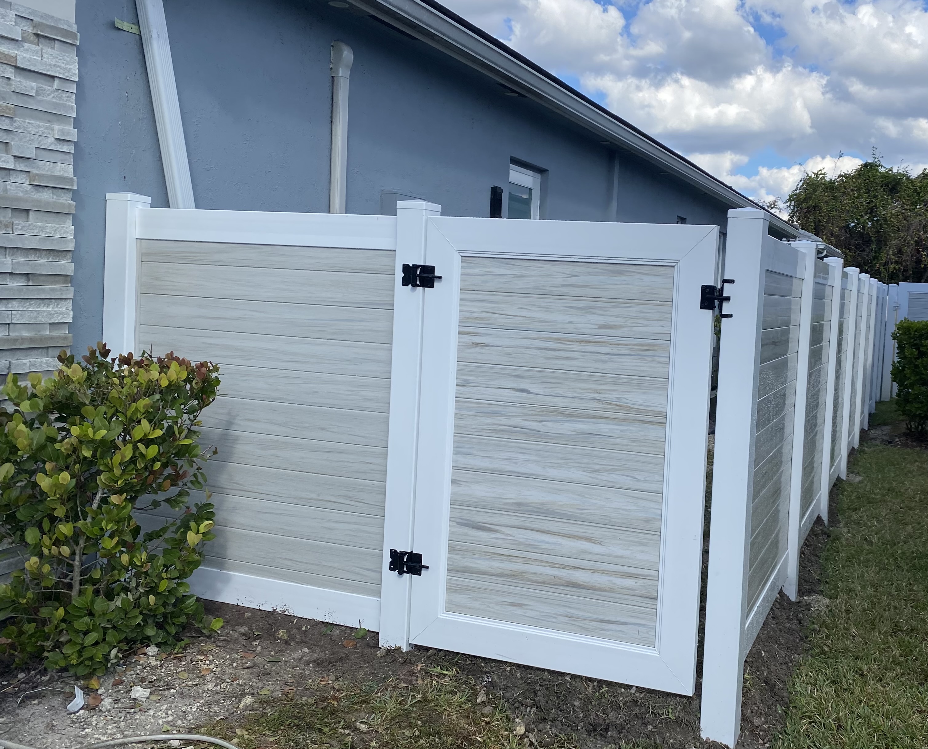 Top Rail Fence Pompano Beach Image