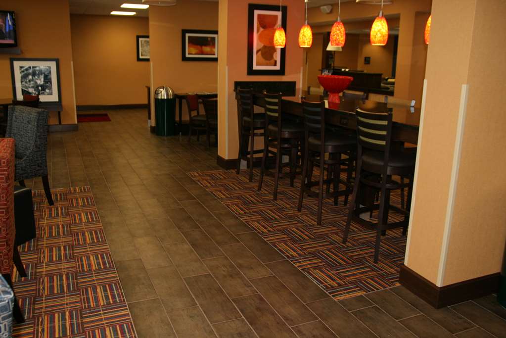 Hampton Inn Youngstown-North Image