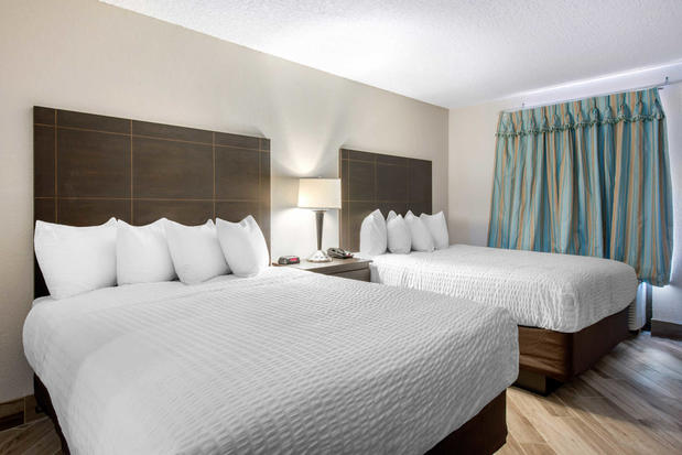 Images Clarion Inn & Suites