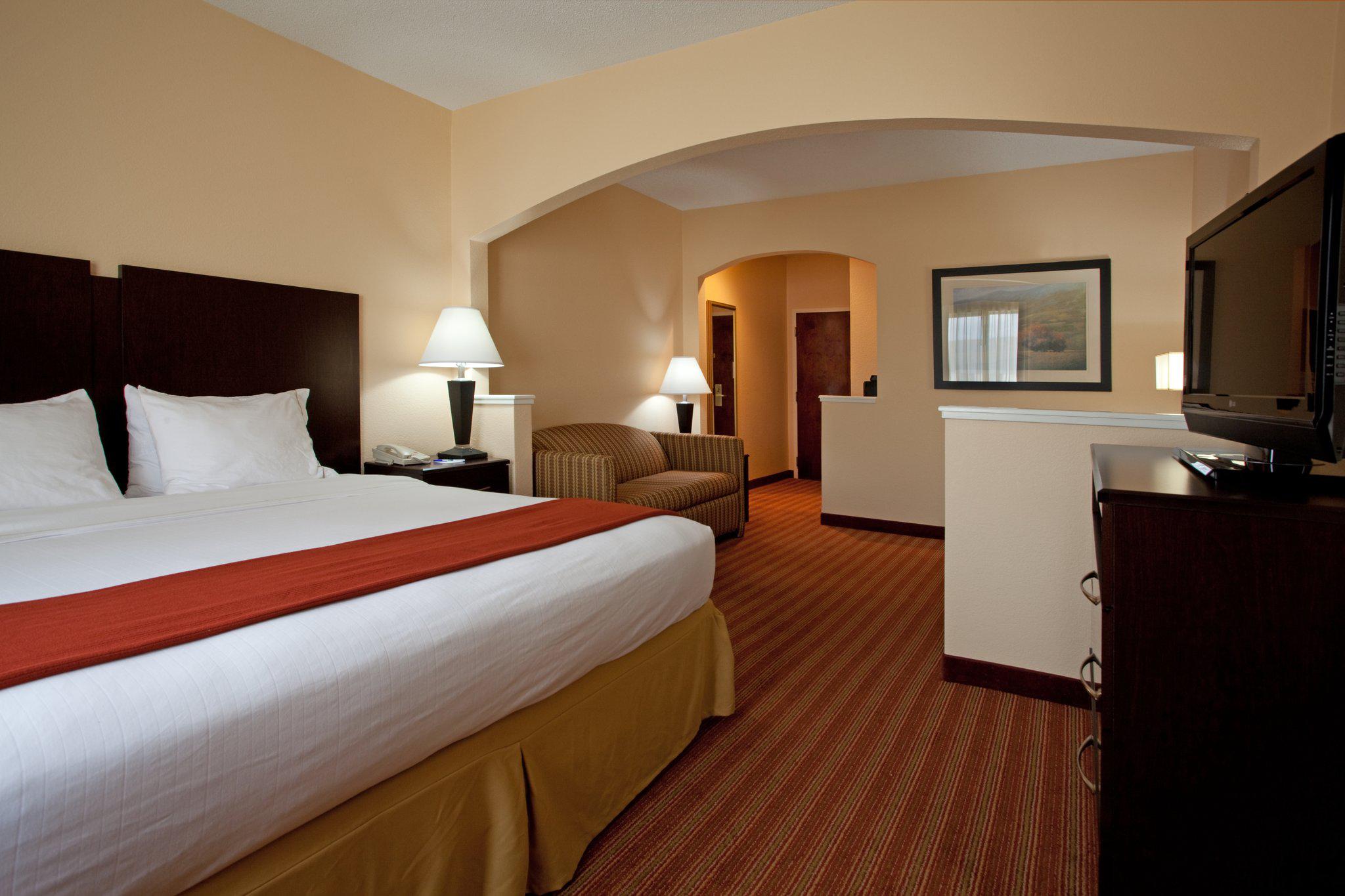 Holiday Inn Express & Suites Greenville Airport Photo