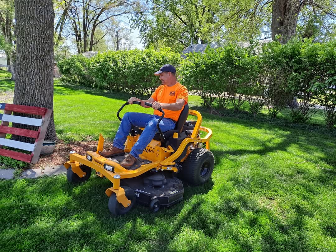 3 Seasons Plantscaping Logo