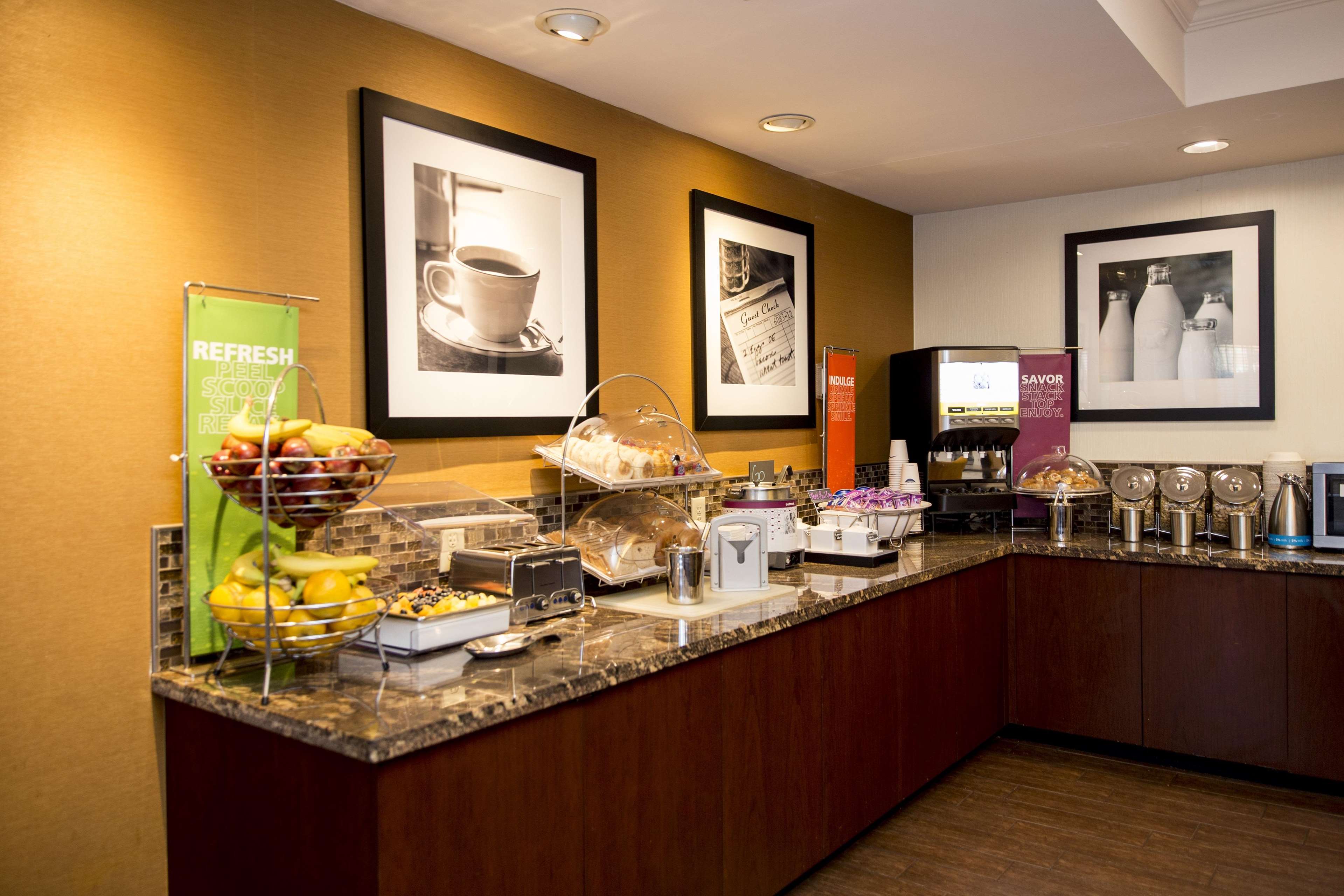 Hampton Inn Philadelphia-International Airport Photo