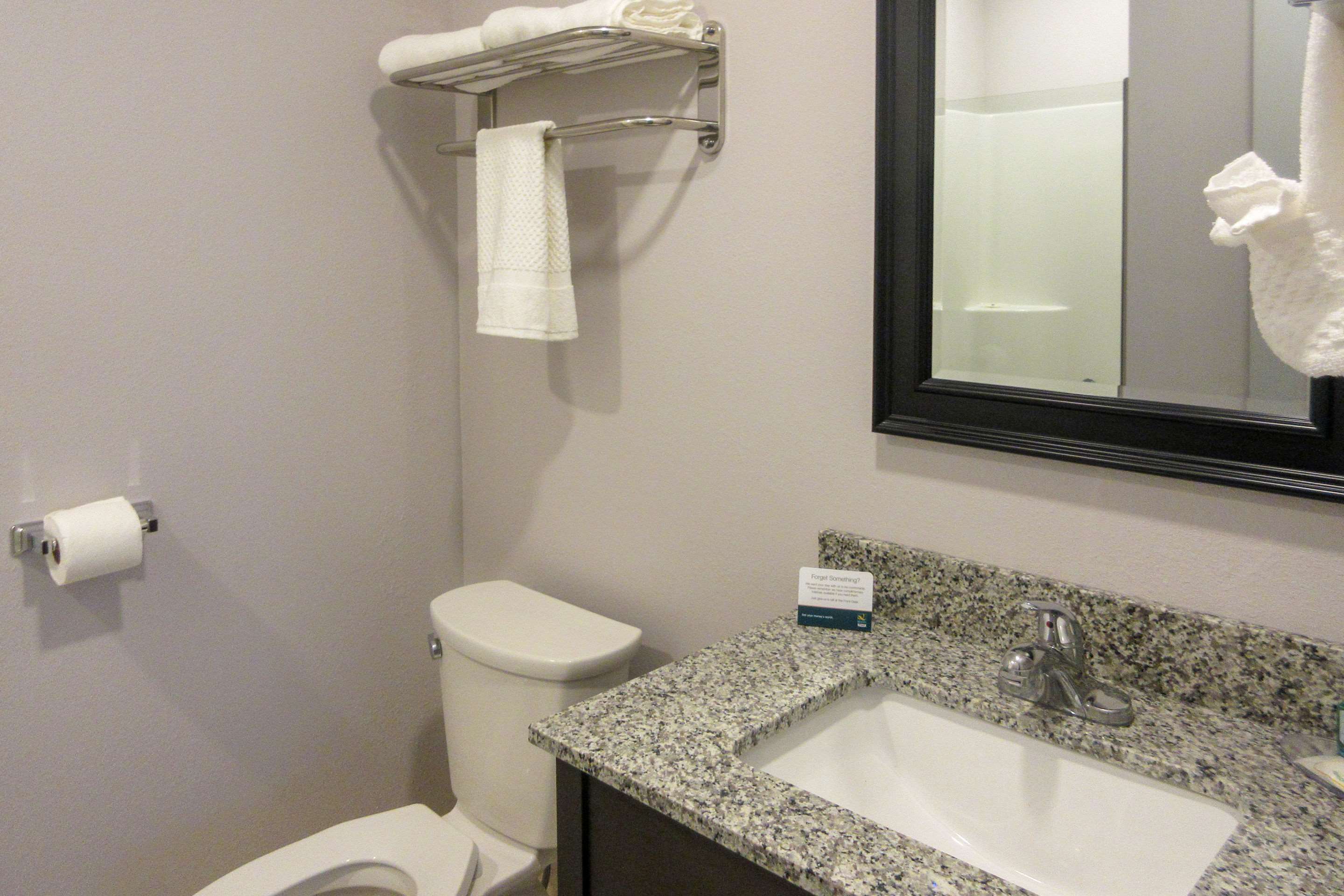 Quality Inn & Suites Evansville Downtown Photo