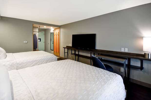 Images Tru by Hilton Sterling Heights Detroit