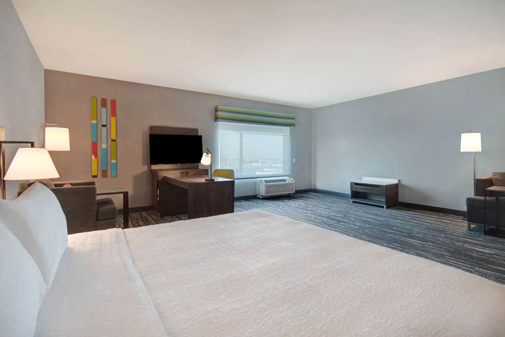 Hampton Inn & Suites Ontario Rancho Cucamonga Image