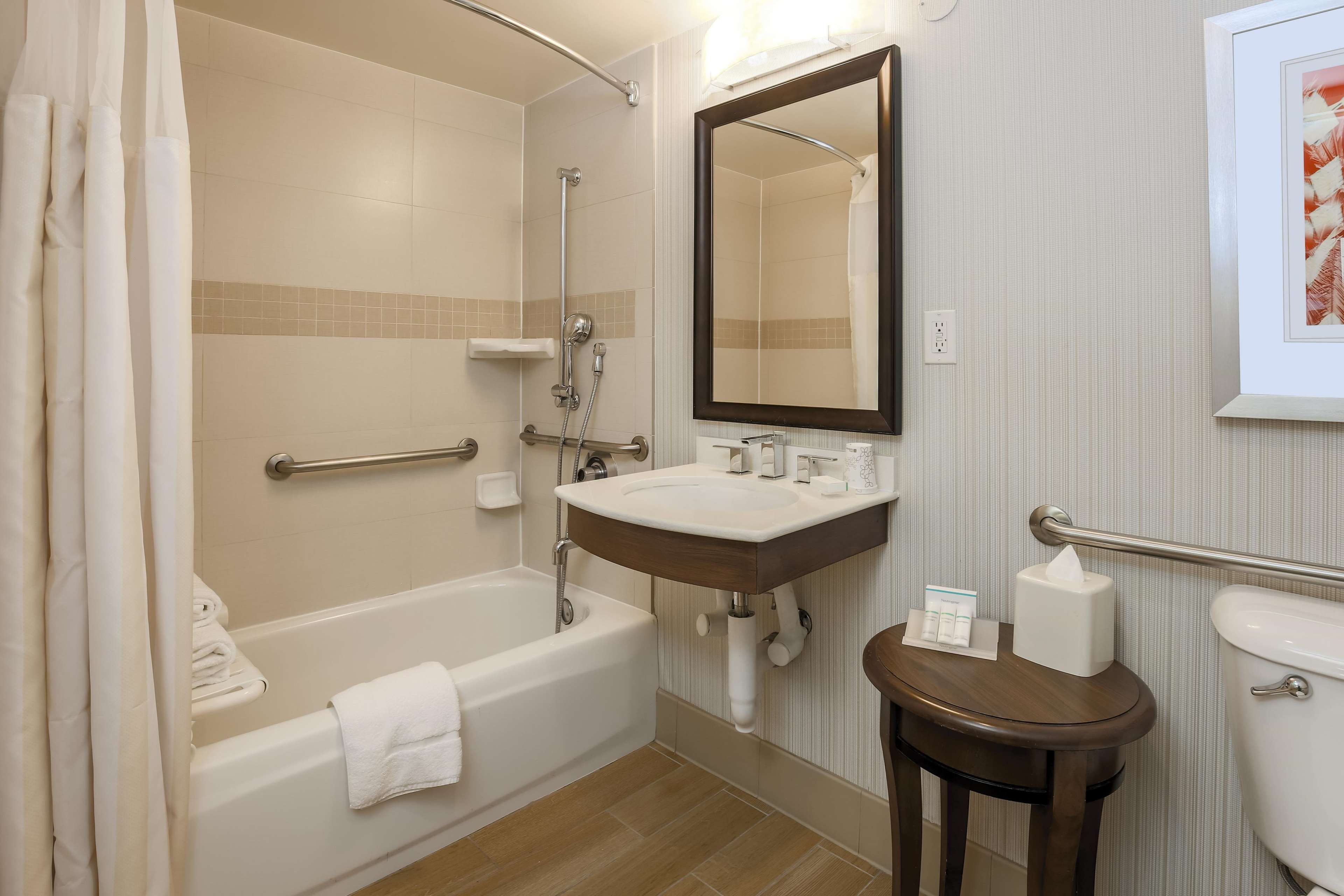 Hilton Garden Inn Los Angeles/Hollywood Photo