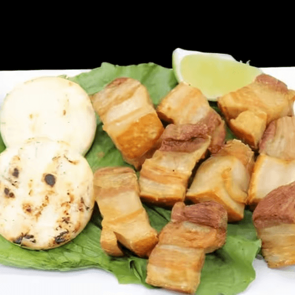 Chicharron Con Arepa o Papa