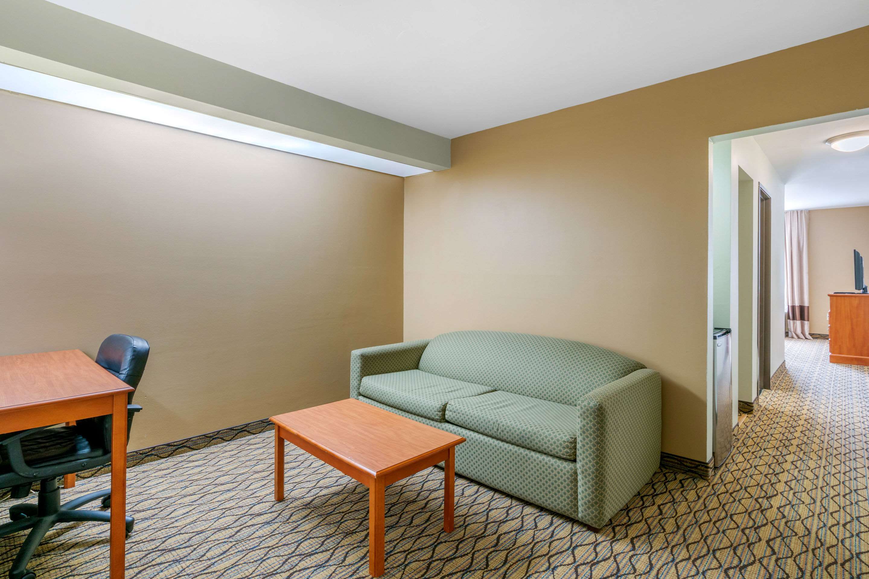 Quality Inn & Suites Jefferson City Photo