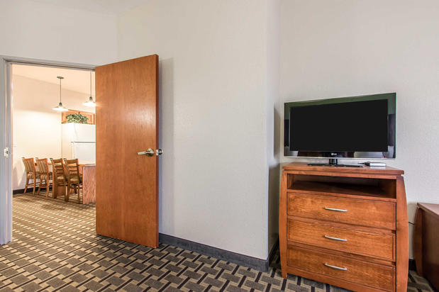 Images Comfort Suites