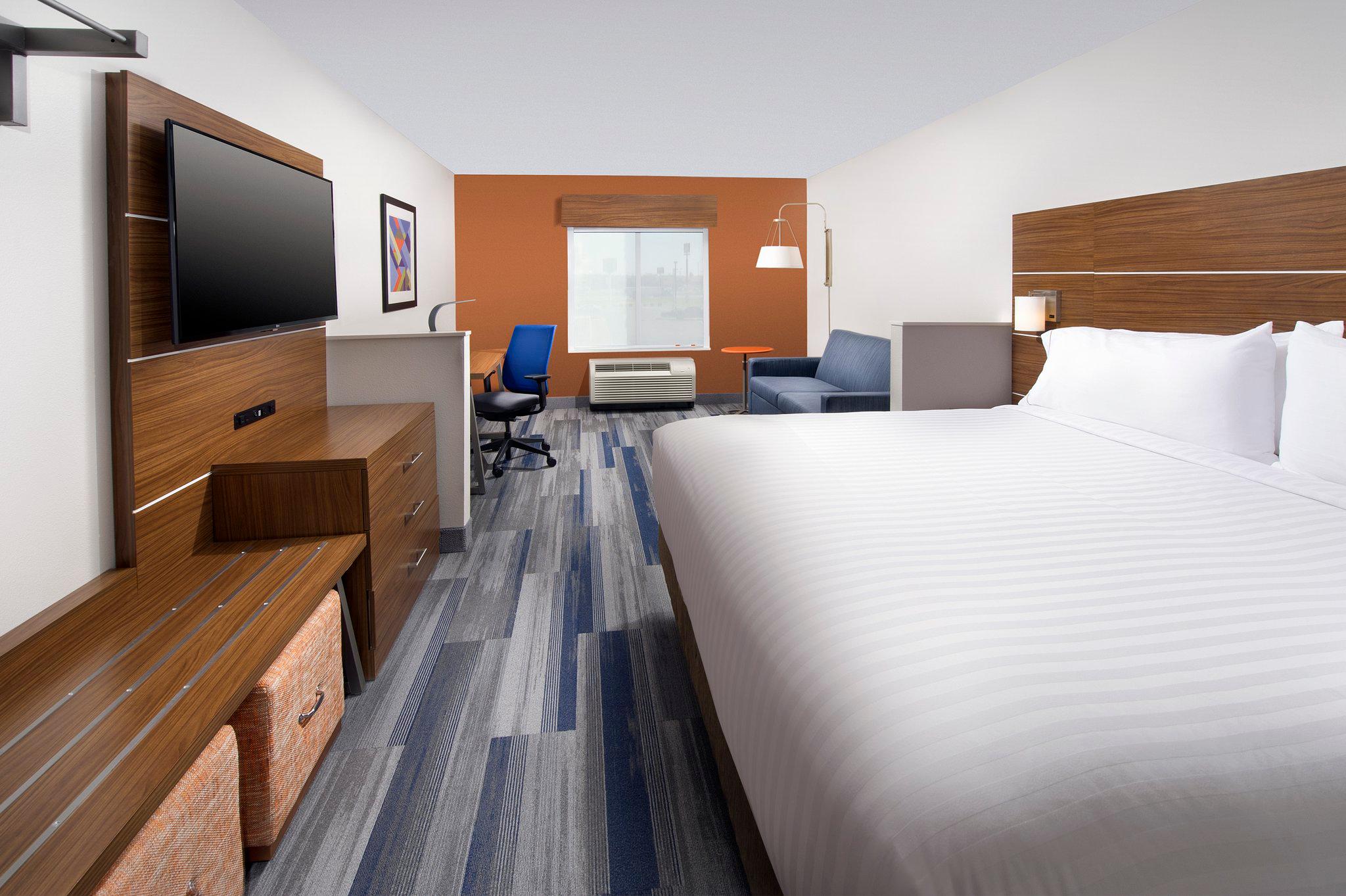 Holiday Inn Express & Suites New Braunfels Photo