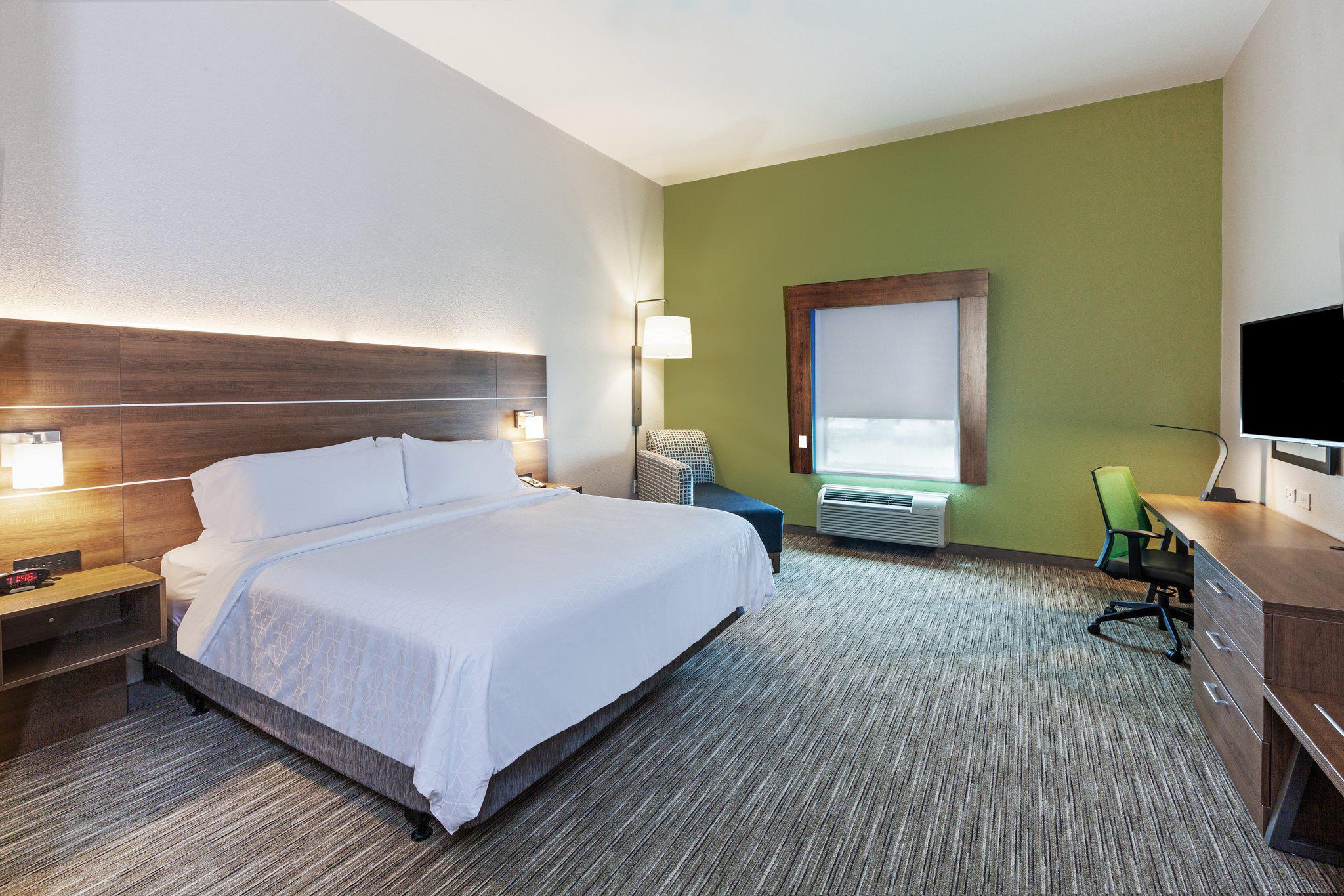 Holiday Inn Express & Suites Port Arthur Central-Mall Area Photo