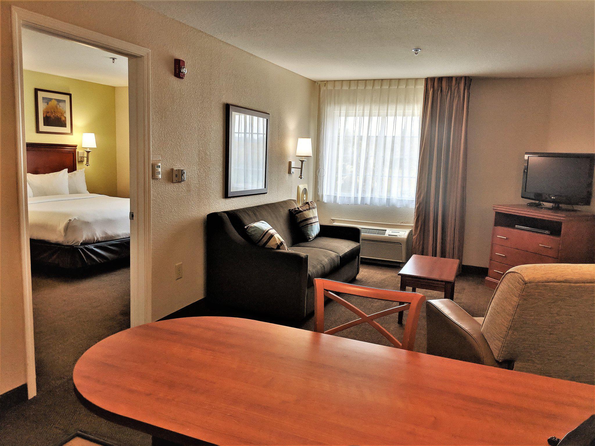 Candlewood Suites Macon Photo