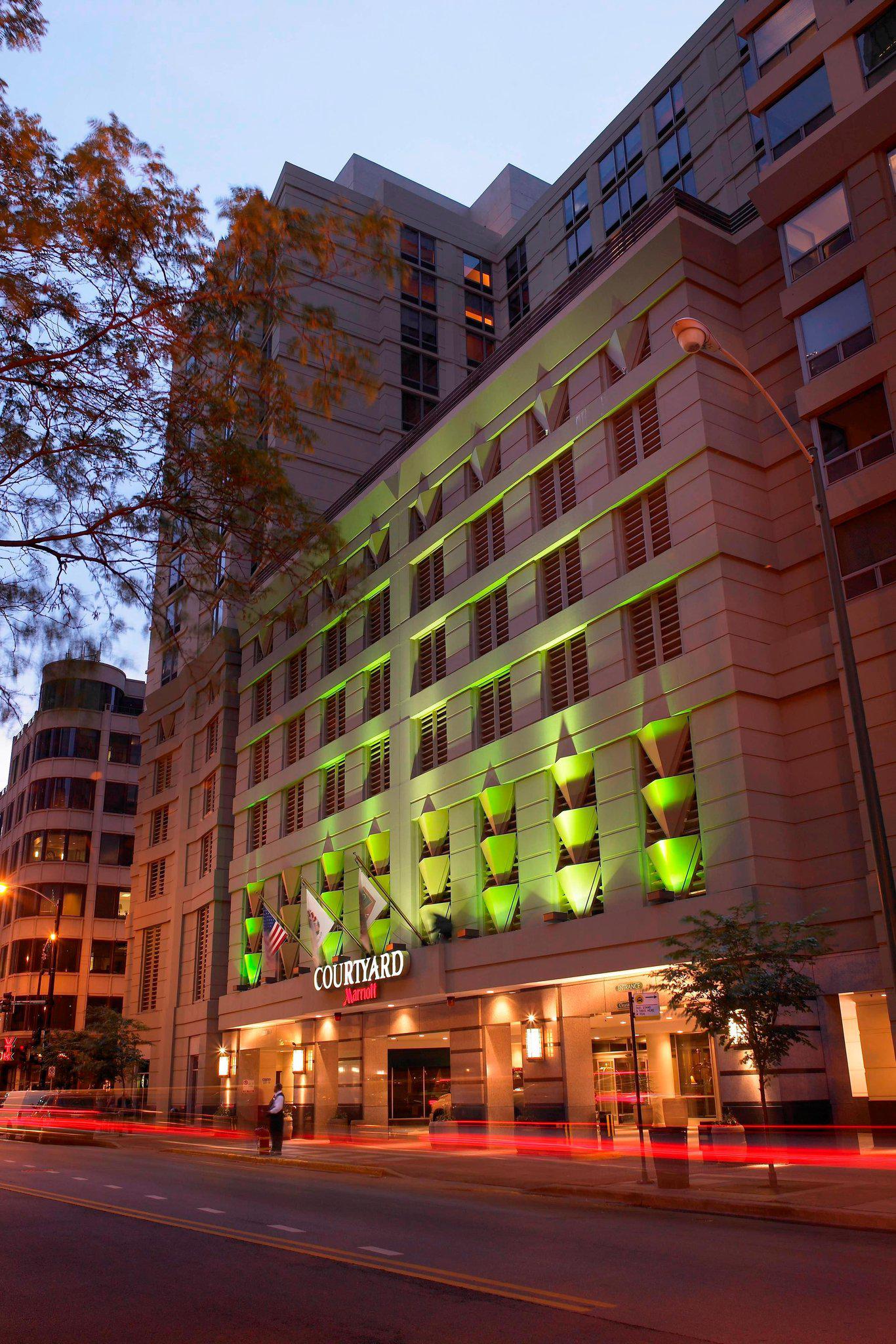 Courtyard by Marriott Chicago Downtown/River North Photo