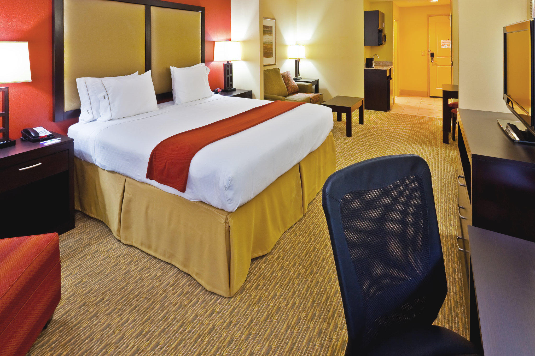 Holiday Inn Express & Suites Nashville-Opryland Photo