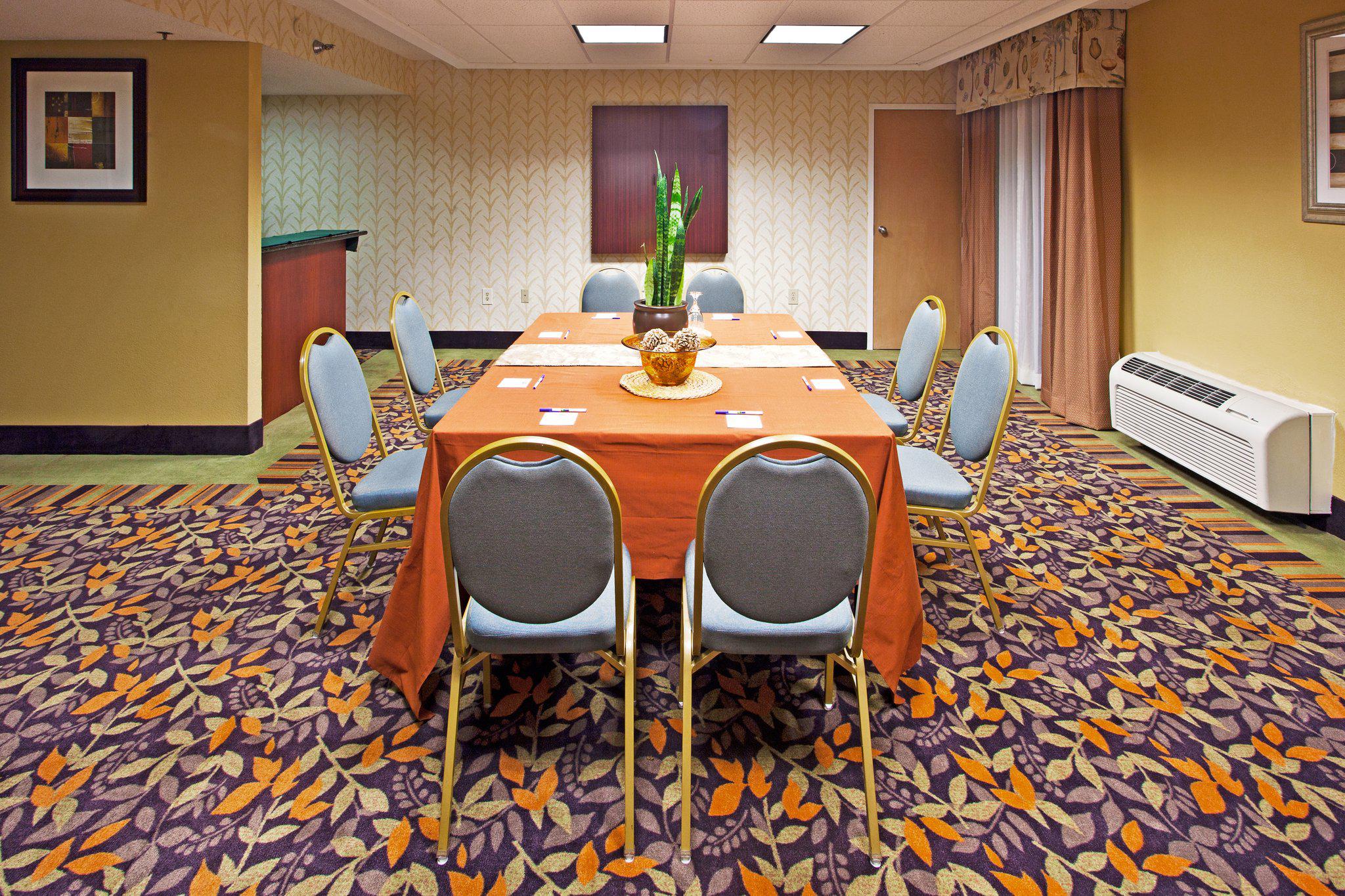 Holiday Inn Express Clearwater East - Icot Center Photo