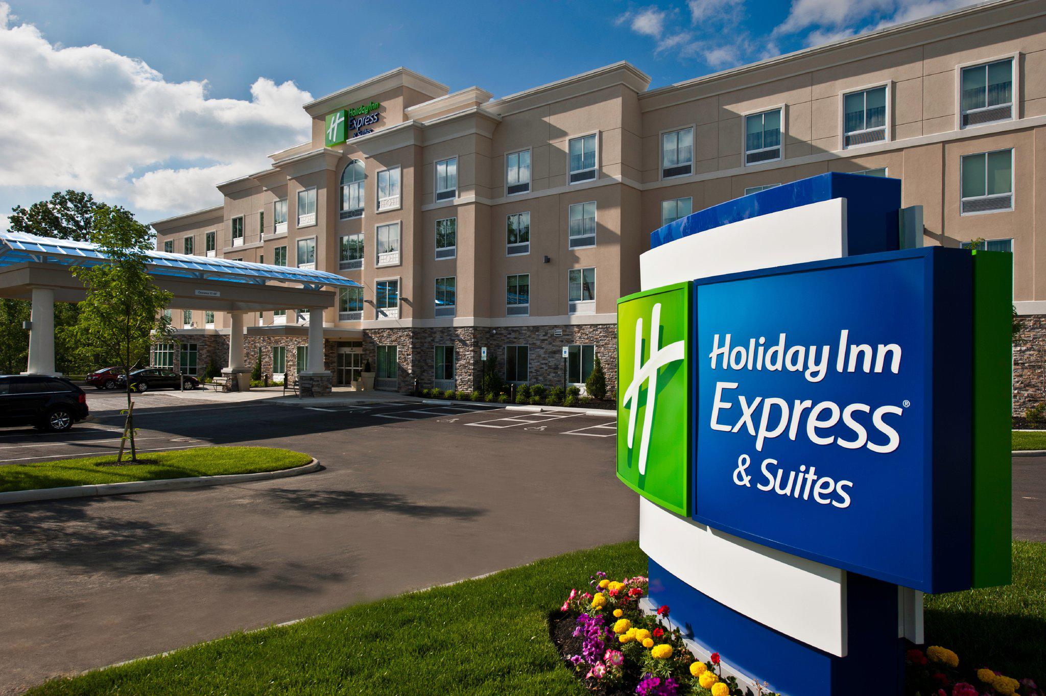 Holiday Inn Express & Suites Columbus - Easton Area Photo