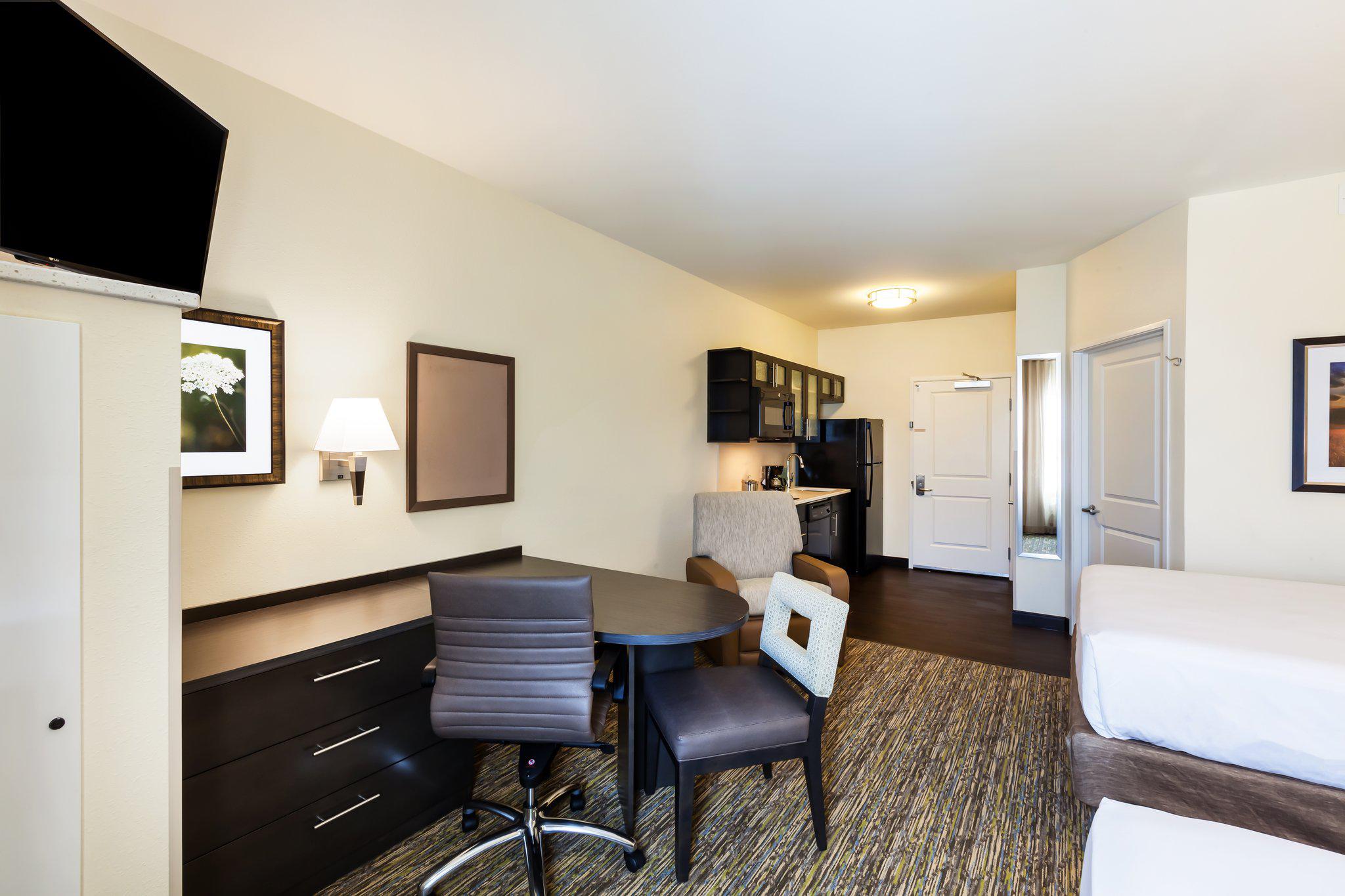 Candlewood Suites Lenexa - Overland Park Area Photo