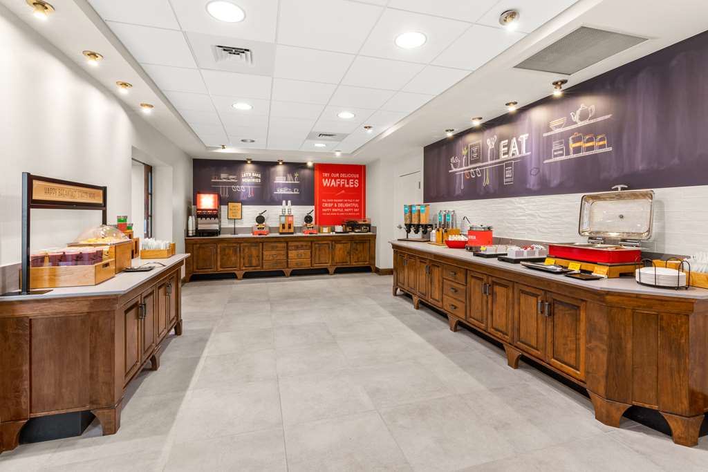 Hampton Inn & Suites Fairbanks Image