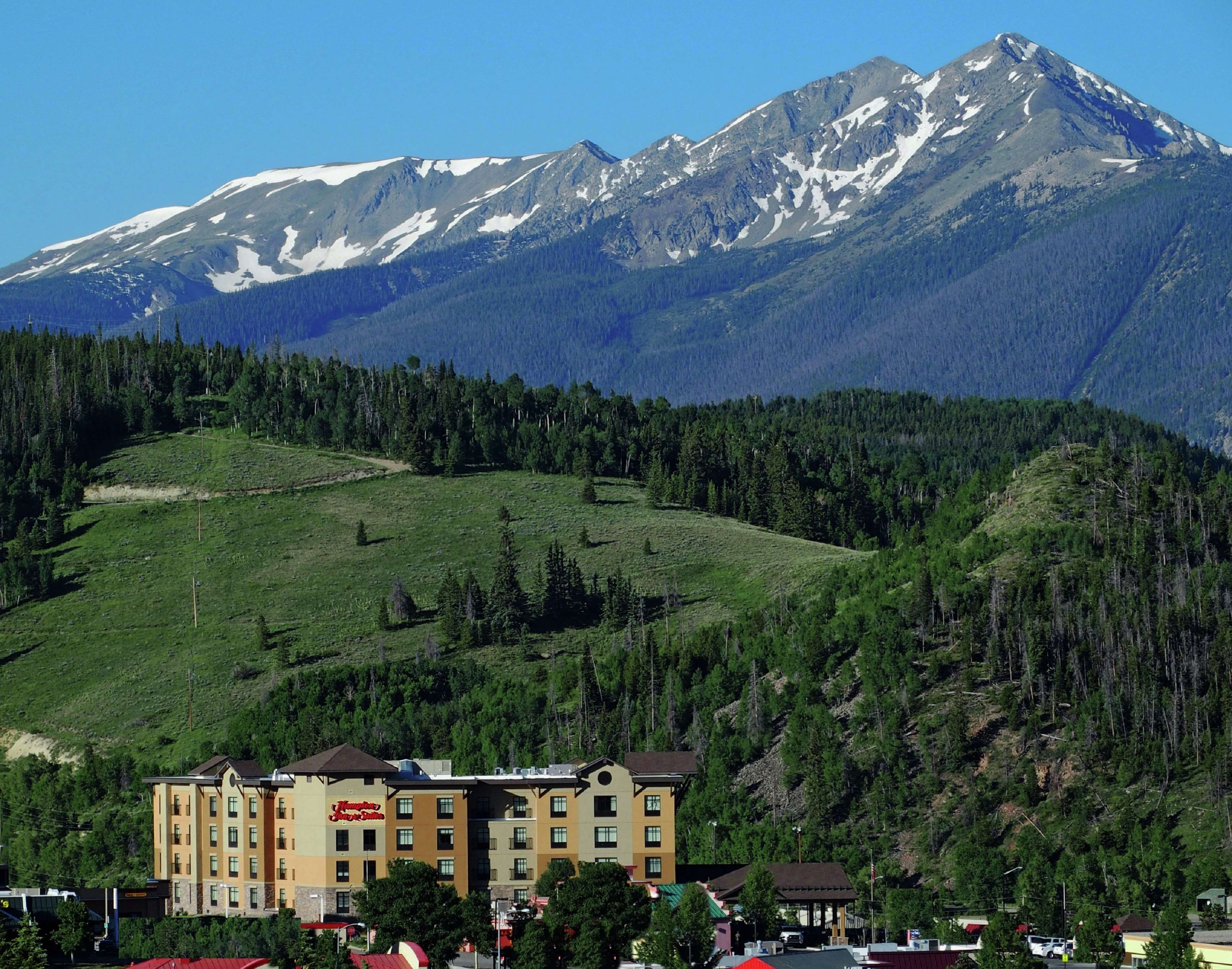 Hampton Inn & Suites Silverthorne, CO Photo