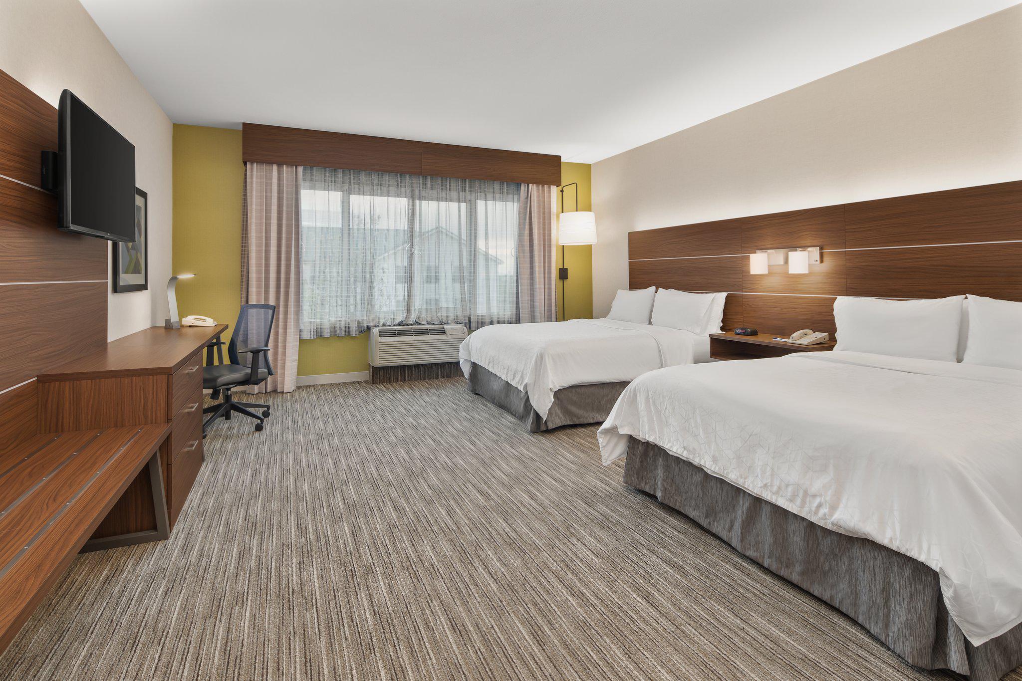 Holiday Inn Express & Suites Sacramento Airport Natomas Photo