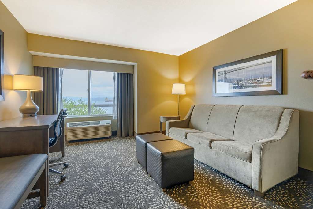 Best Western Columbia River Waterfront Hotel Astoria Image