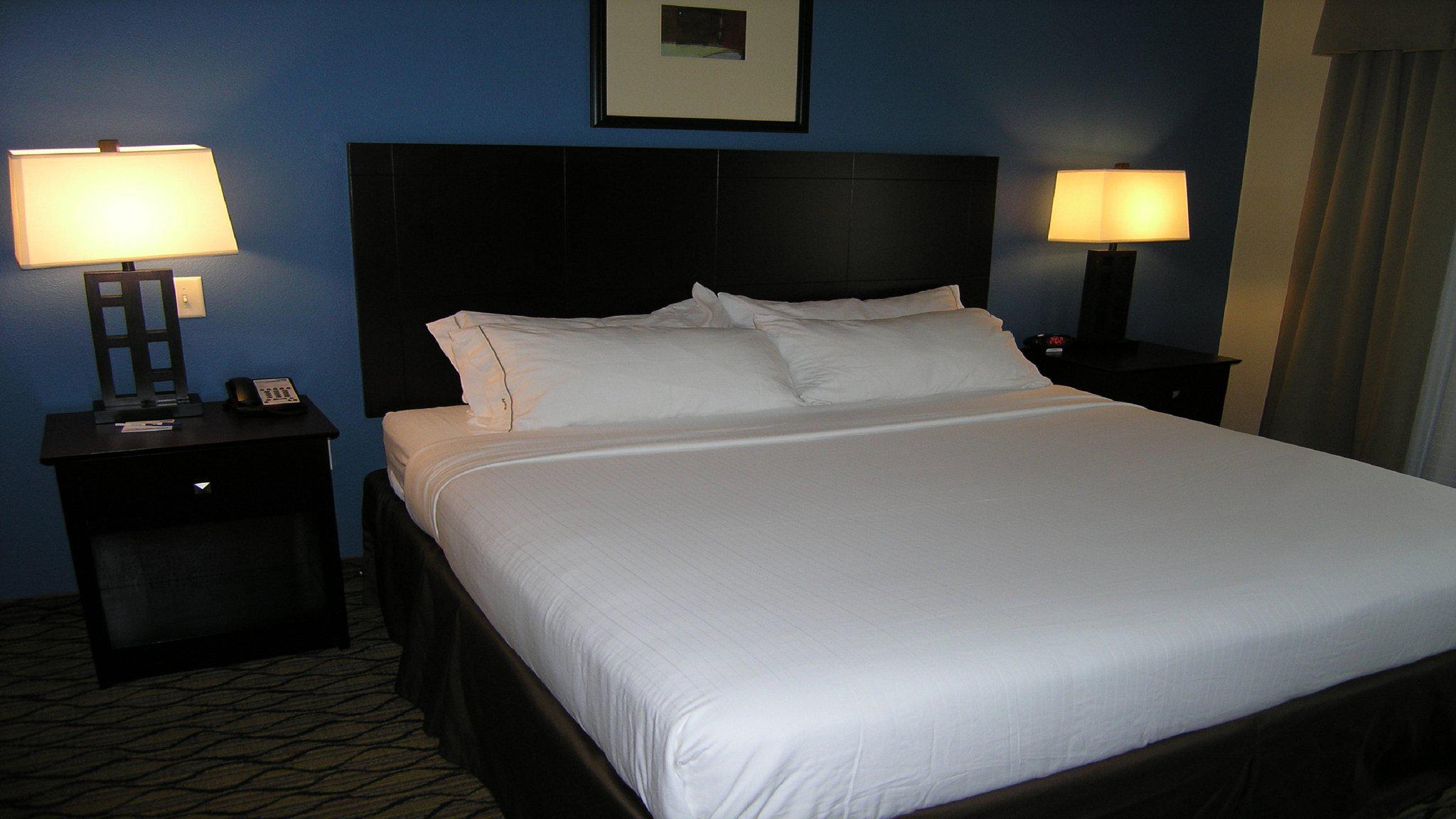 Holiday Inn Express & Suites Belle Vernon Photo