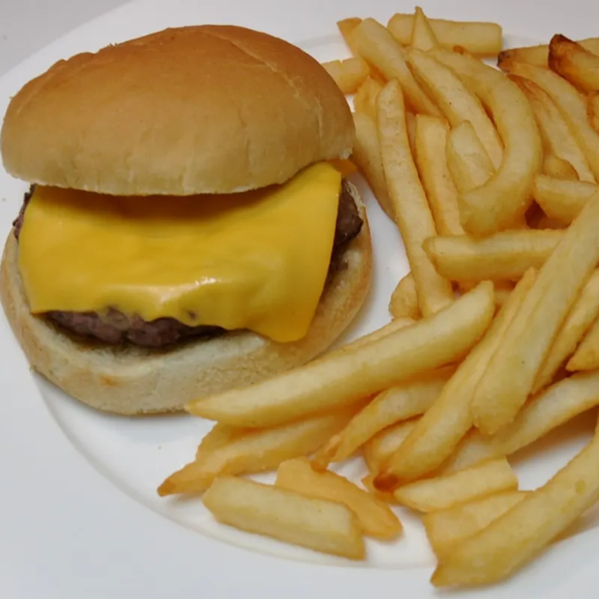 CHEESEBURGER & FRIES