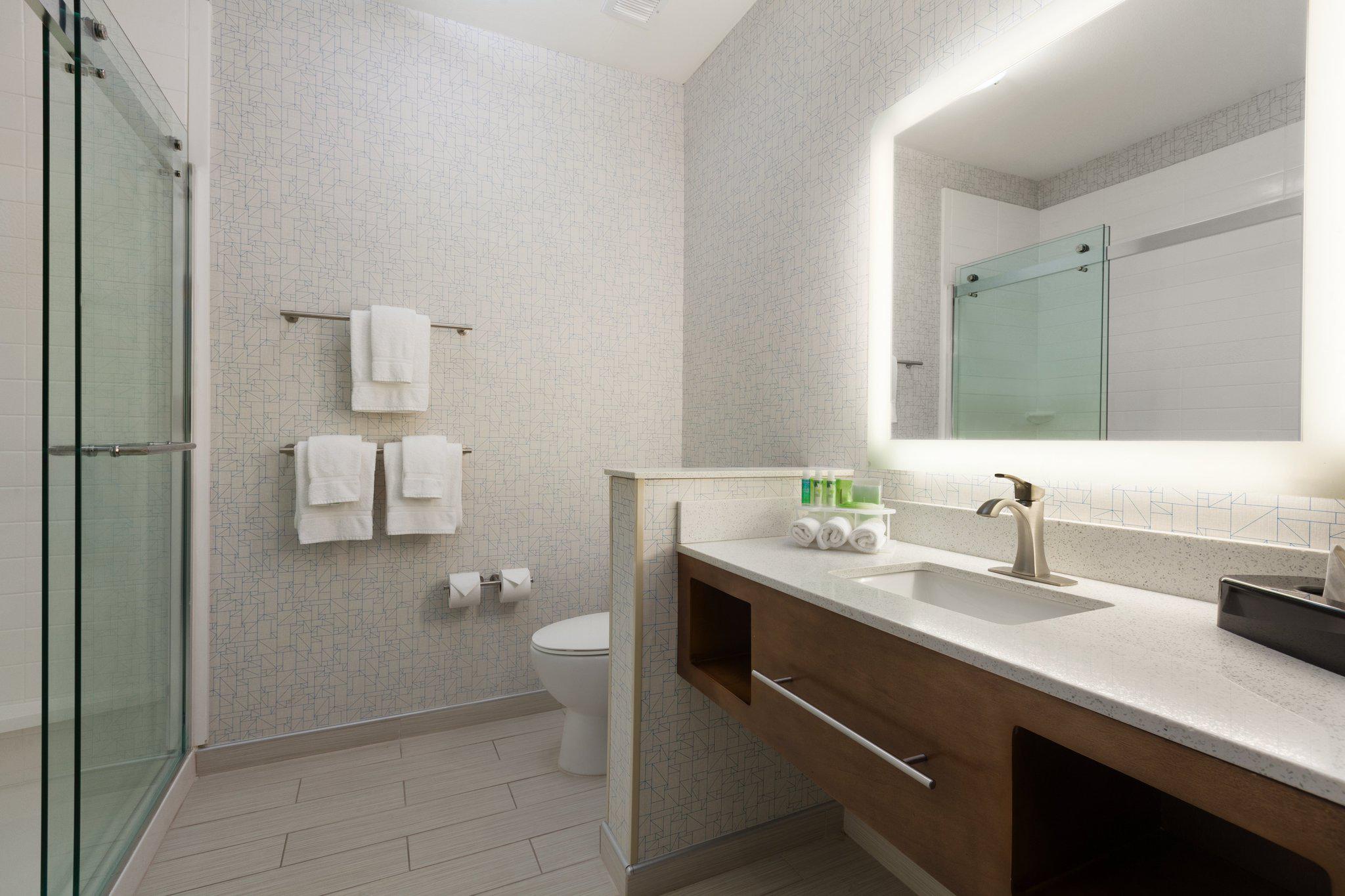 Holiday Inn Express & Suites Edinburg-McAllen Area Photo