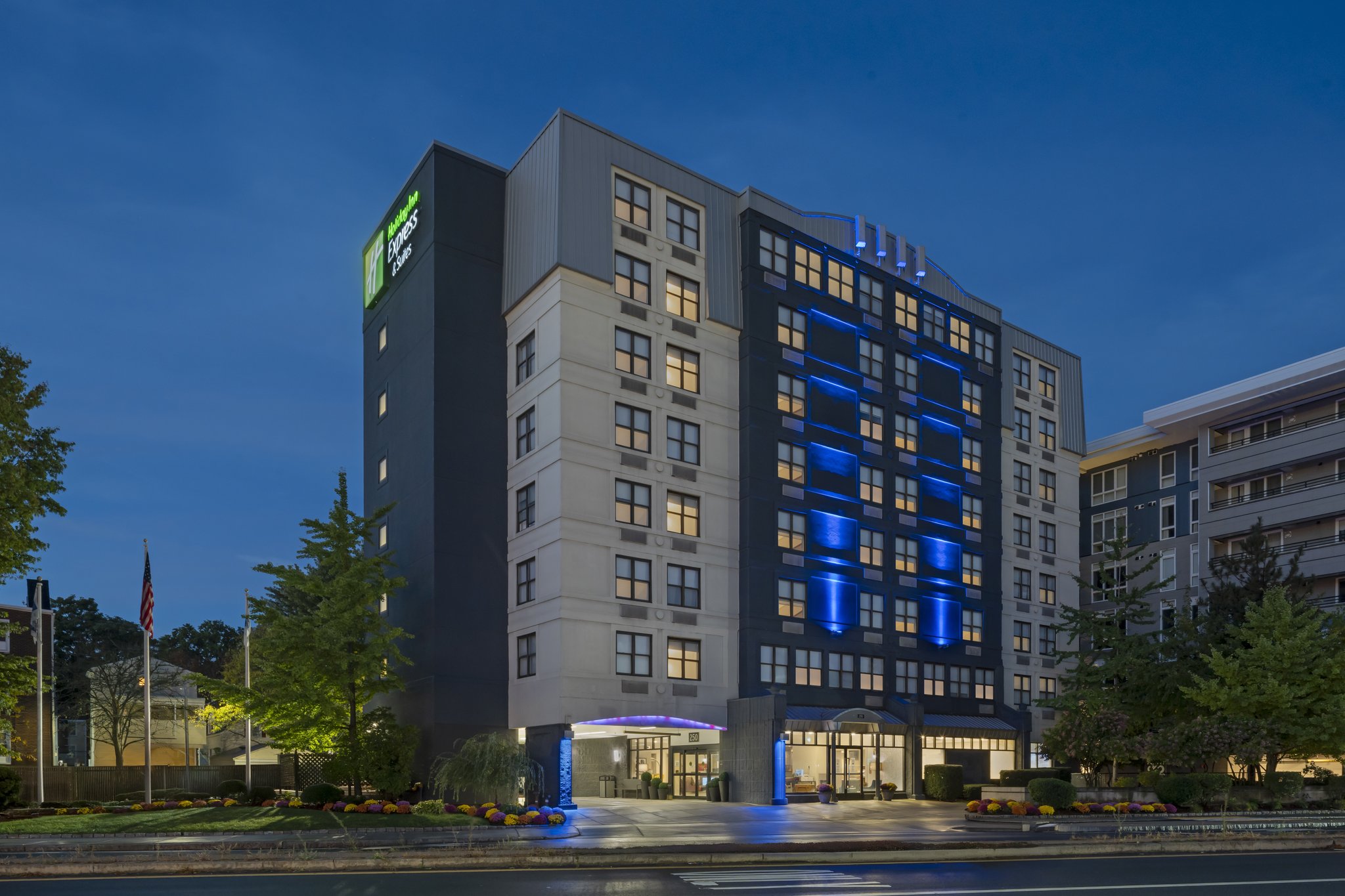 Holiday Inn Express & Suites Boston - Cambridge by IHG Image