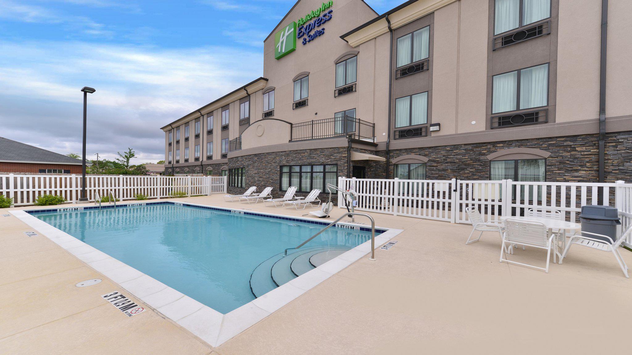 Holiday Inn Express & Suites Ft. Walton Beach - Hurlburt Area Photo