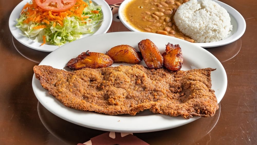 Bistec Empanizado (Milanesa) / Breaded Steak