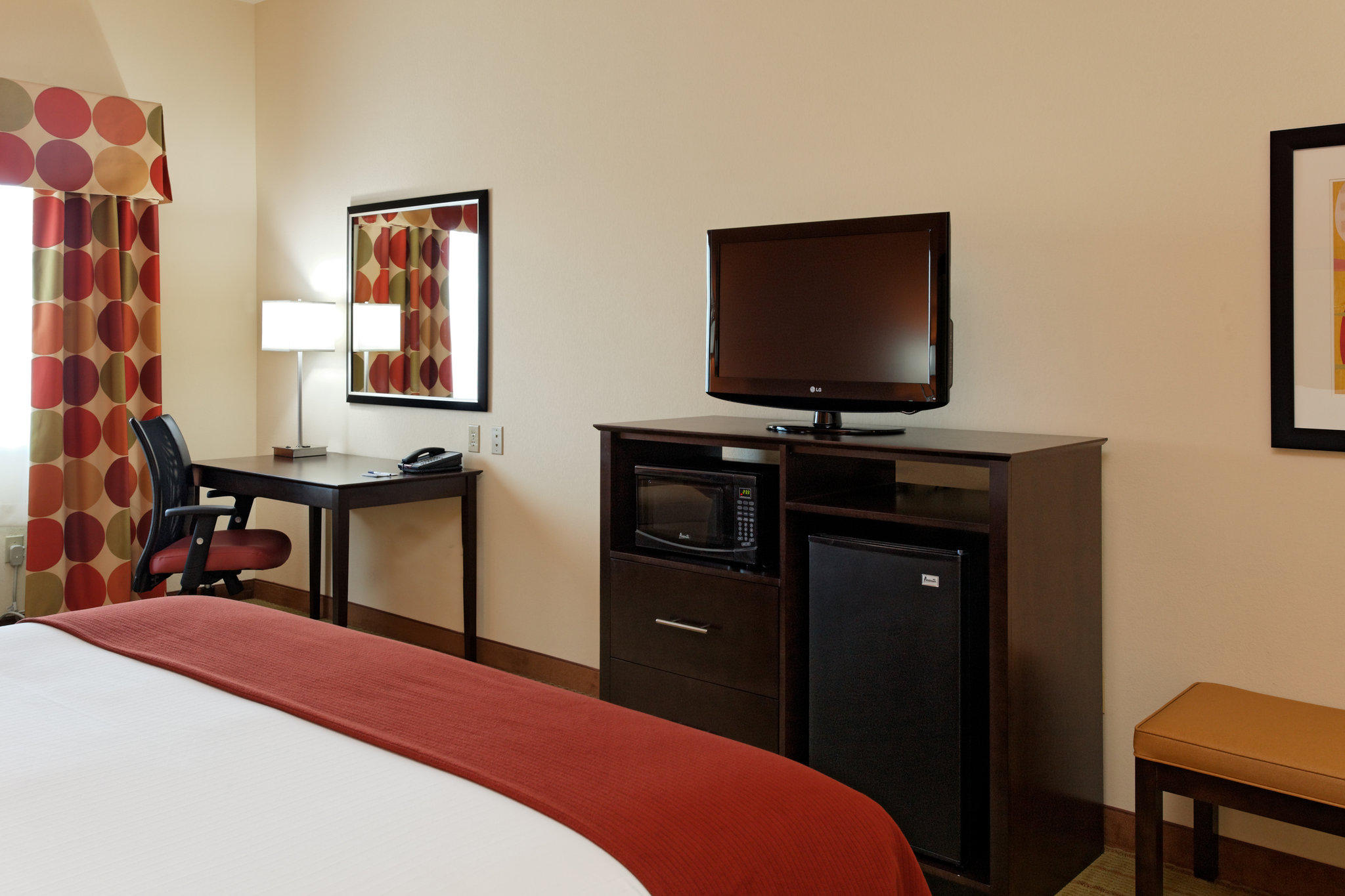 Holiday Inn Express & Suites Florence Northeast Photo