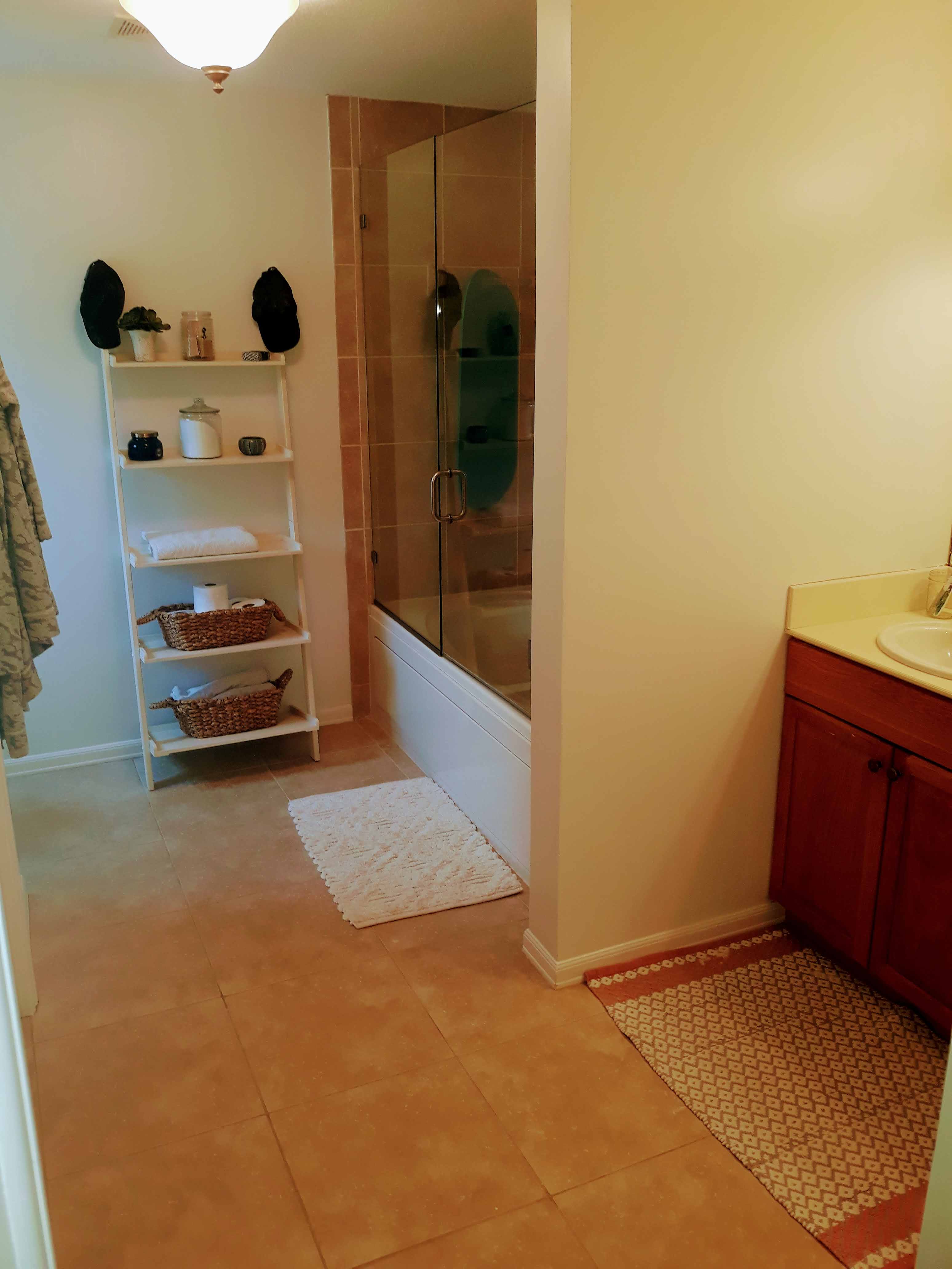 Cleaning By Mari LLC Logo