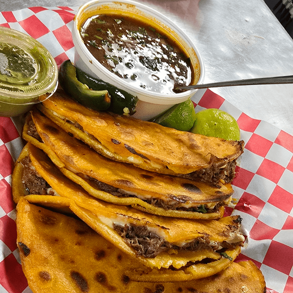 Tacos Rojos De Biria De Res Con Queso