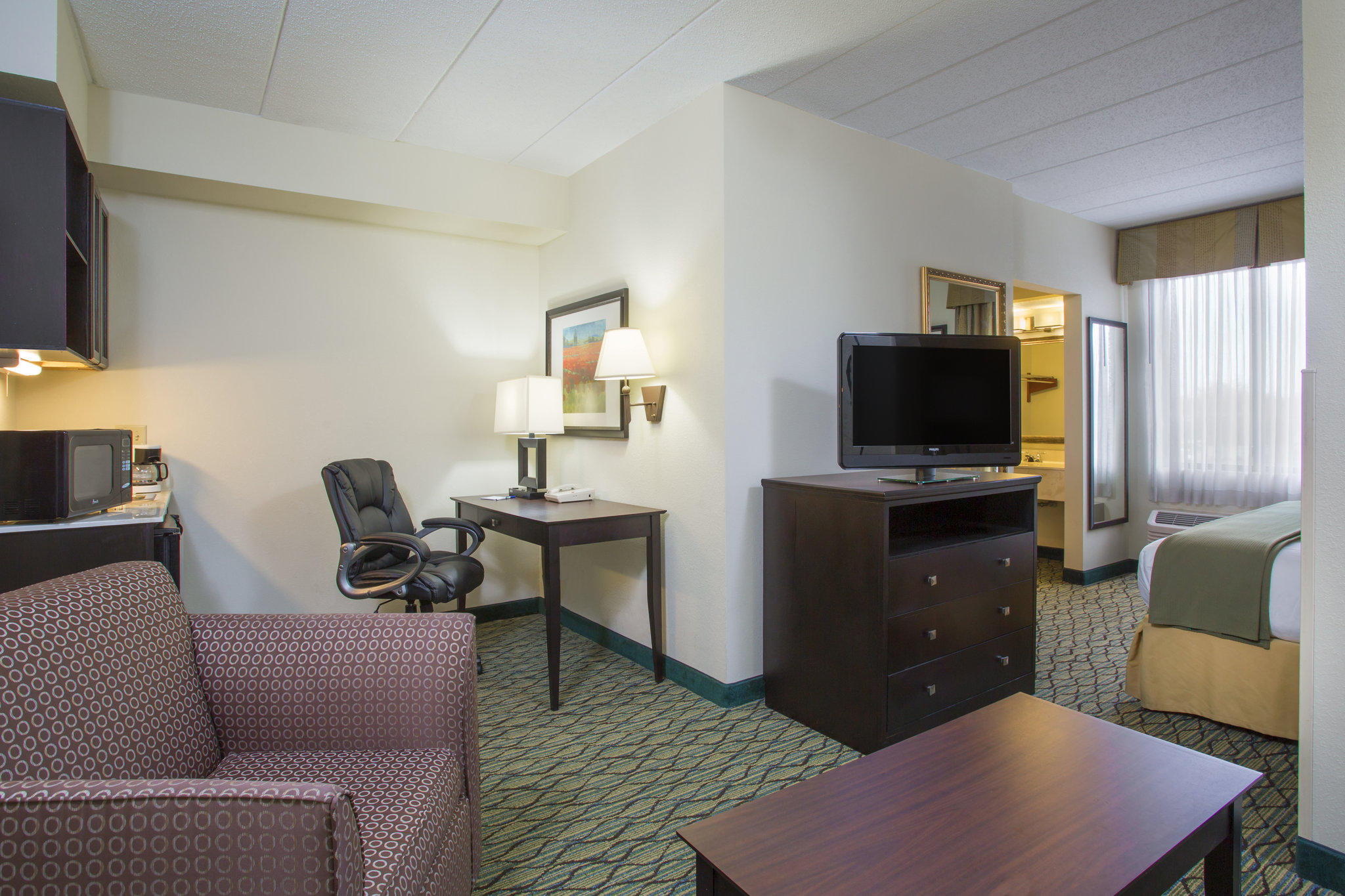 Holiday Inn Express & Suites Columbus Airport Photo