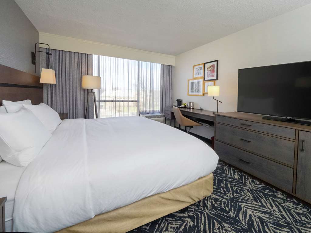 DoubleTree by Hilton Jamestown Image