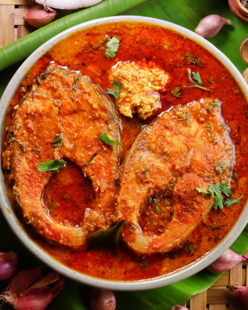 Idly with Fish Curry