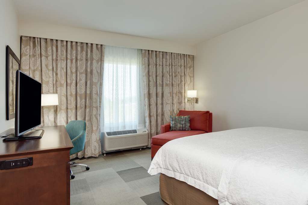 Hampton Inn & Suites Deland Image