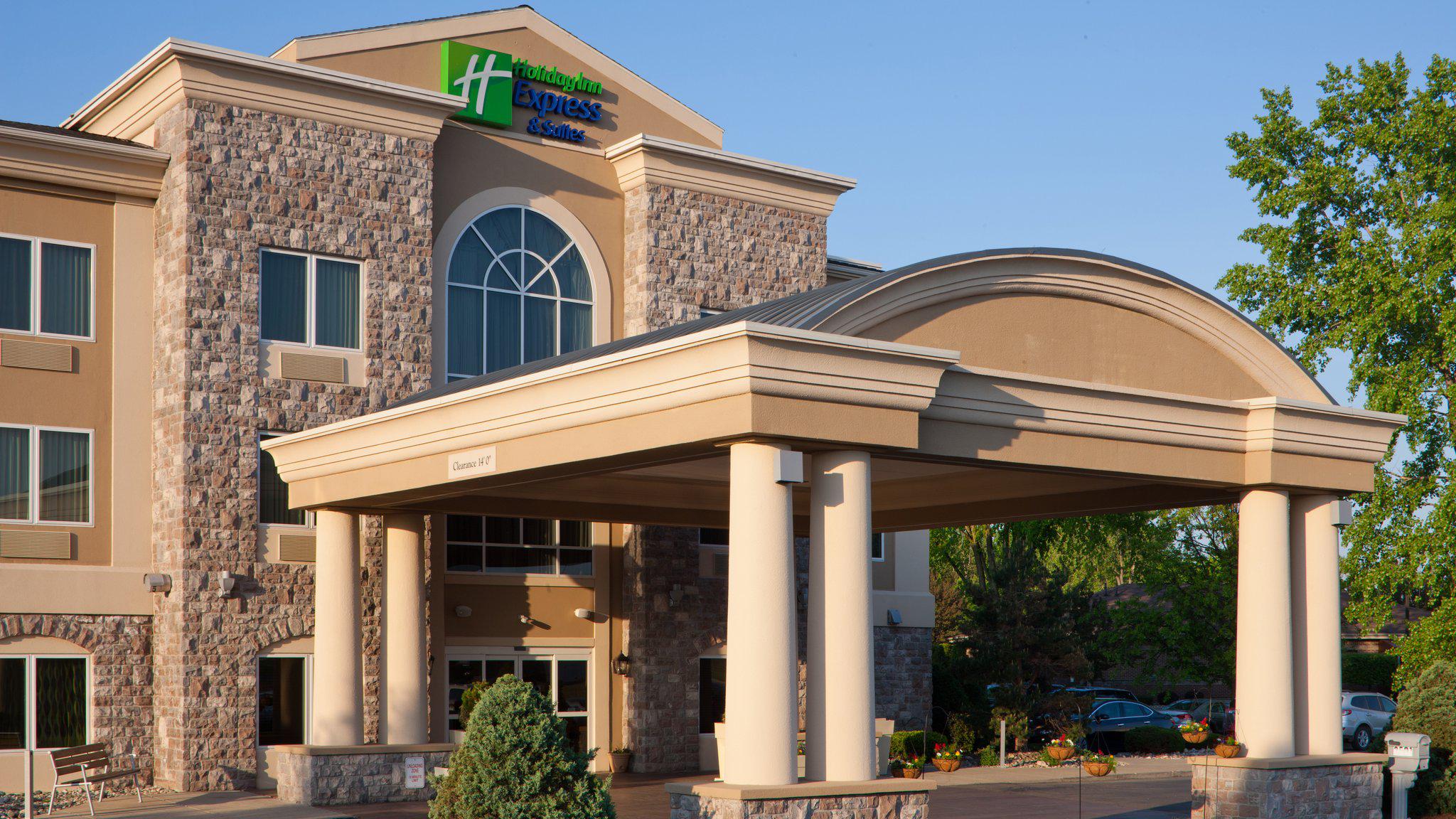 Holiday Inn Express & Suites Saginaw Photo