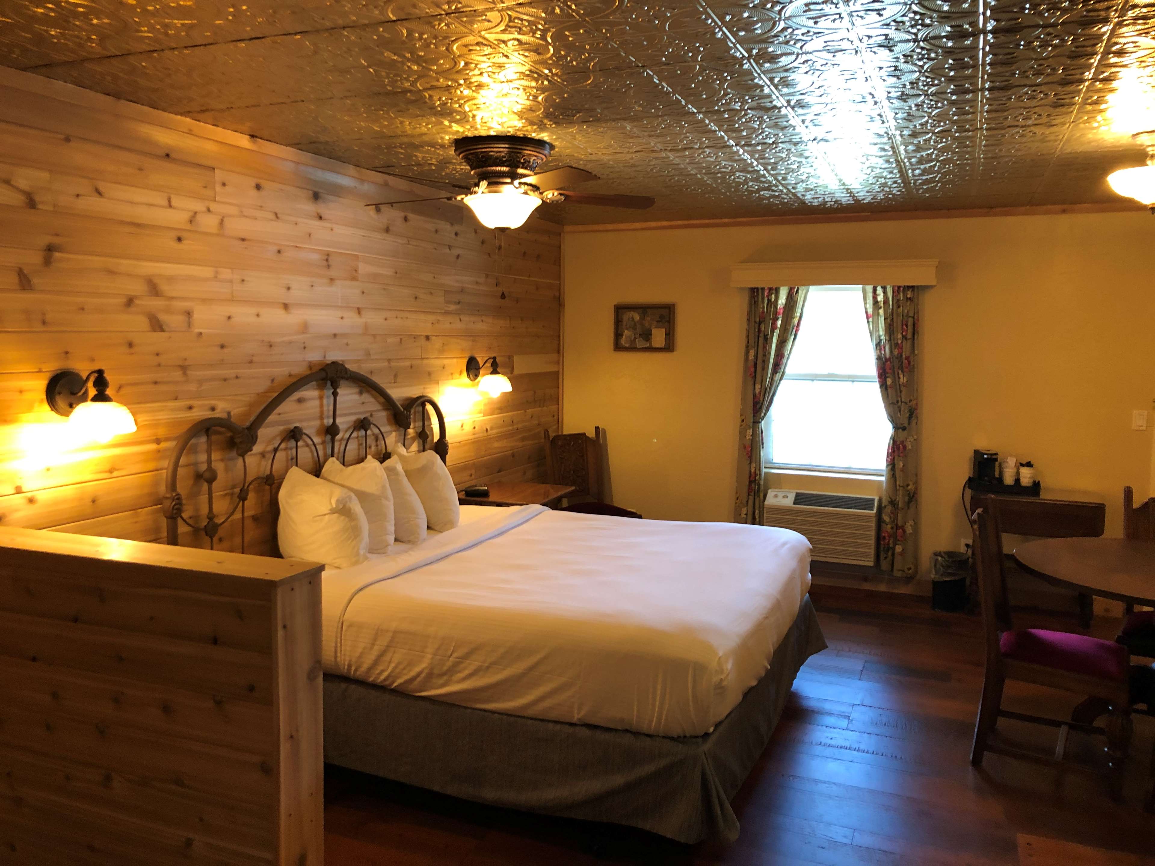 BEST WESTERN Route 66 Rail Haven - Guest room