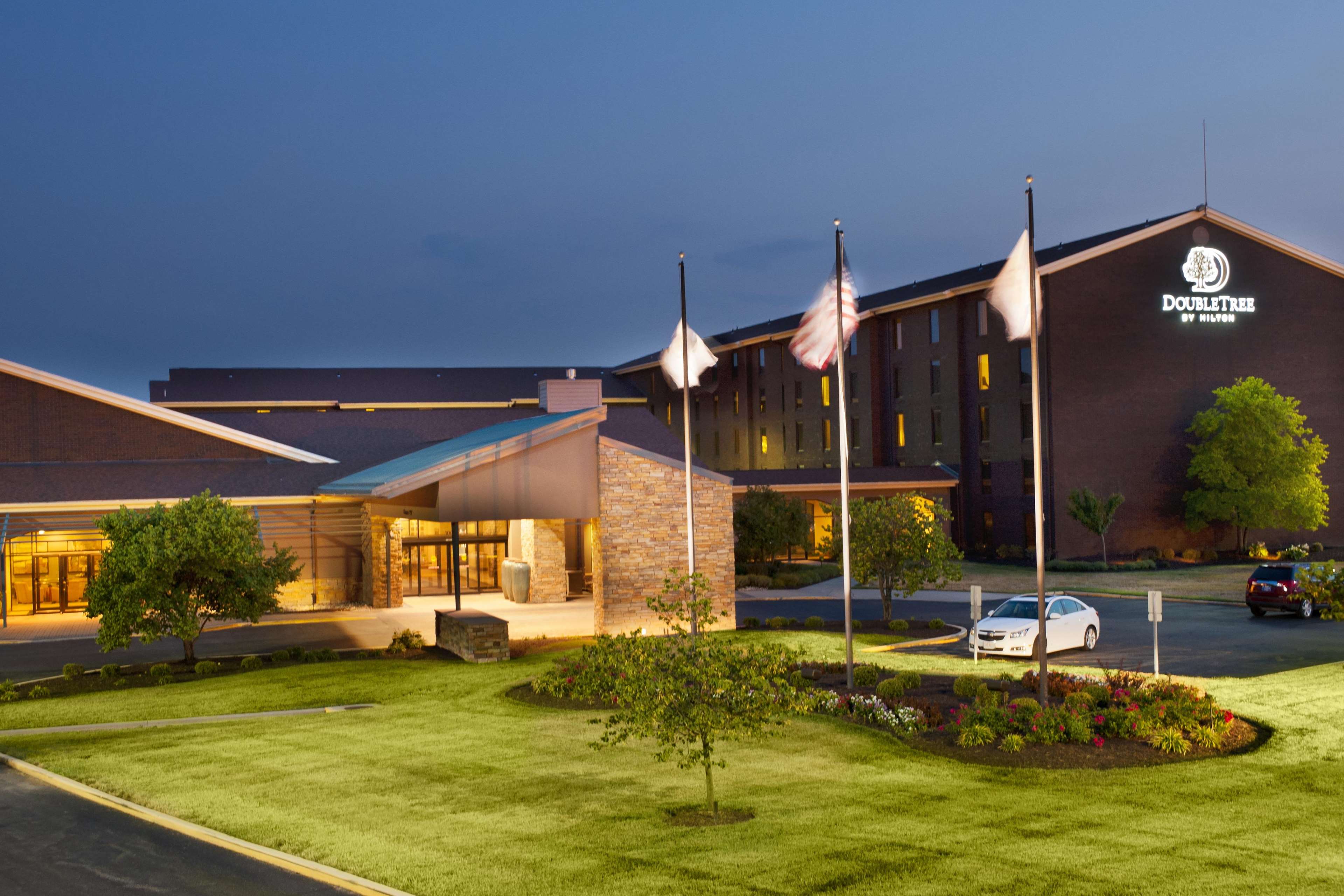 DoubleTree by Hilton Hotel Collinsville - St. Louis Photo