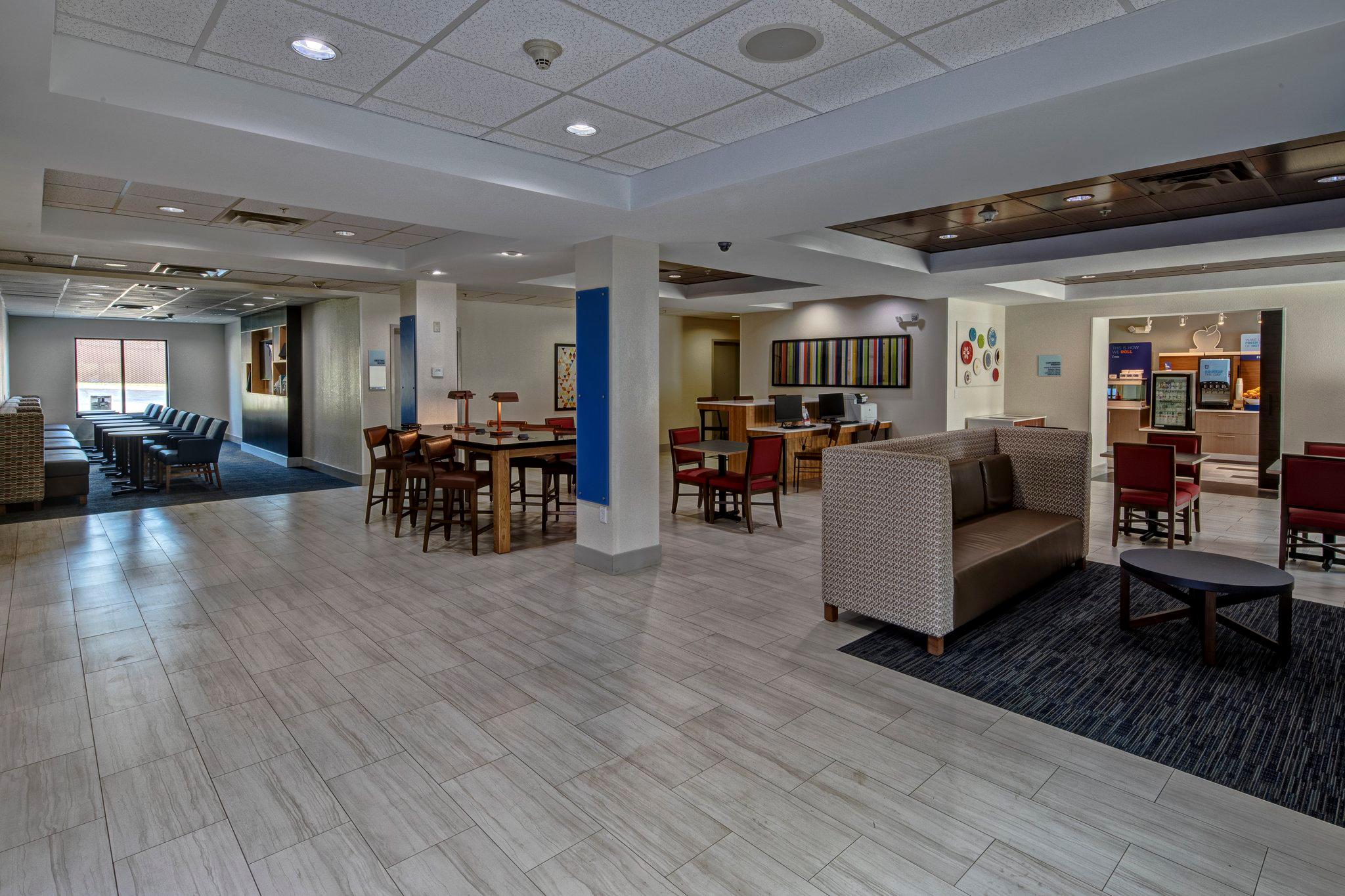 Holiday Inn Express & Suites Smyrna-Nashville Area Photo