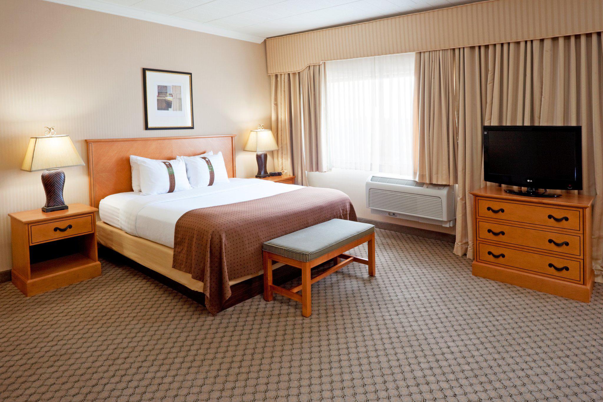 Holiday Inn Philadelphia South-Swedesboro Photo