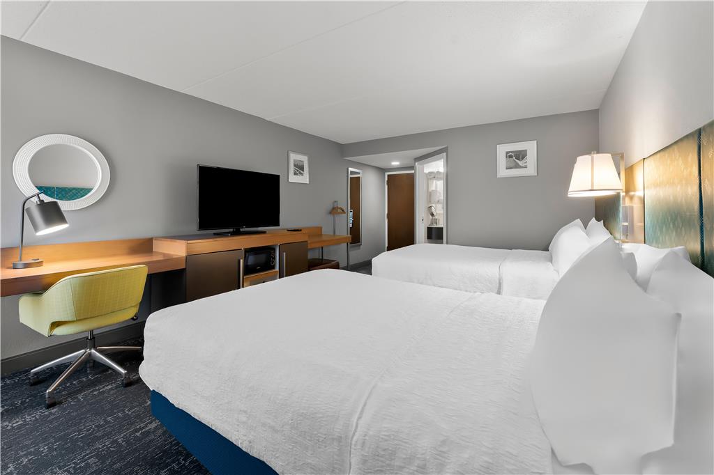 Hampton Inn & Suites Newtown Image