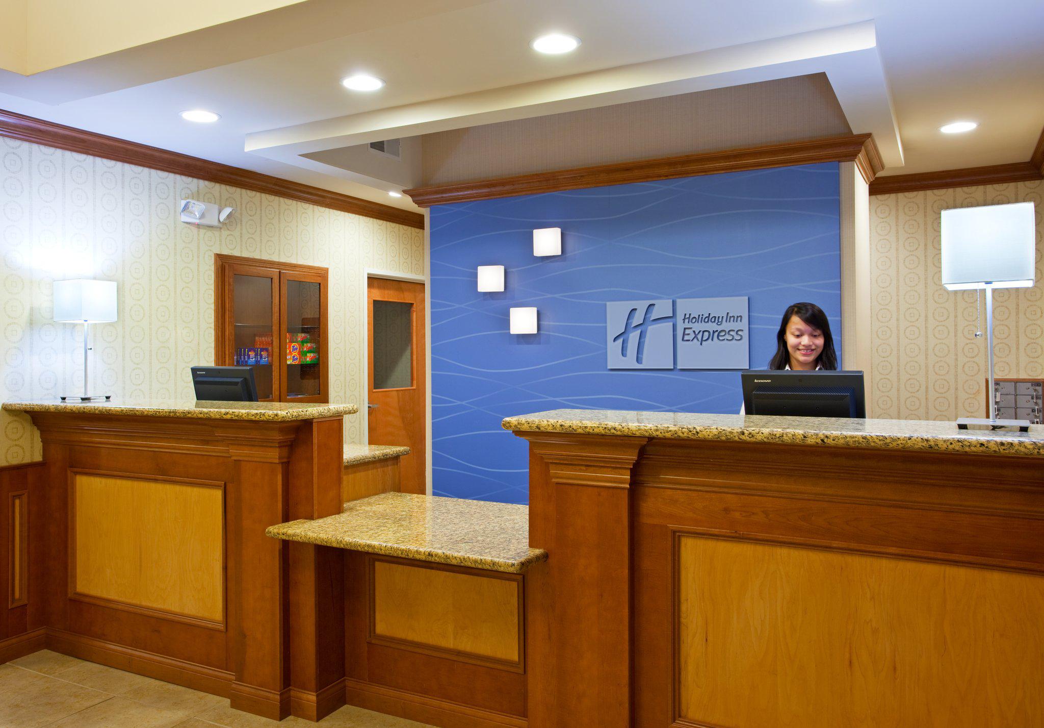 Holiday Inn Express & Suites Bay City Photo