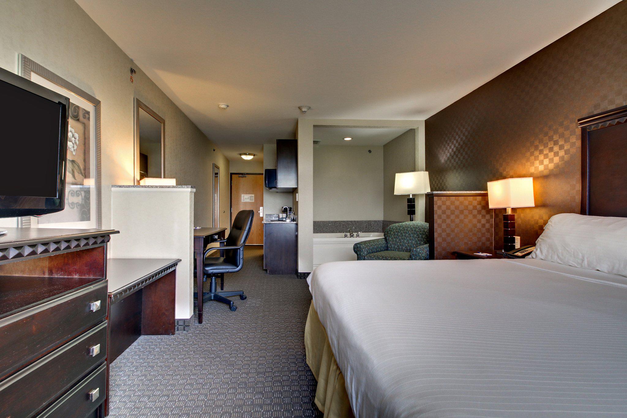 Holiday Inn Express & Suites Peru - Lasalle Area Photo